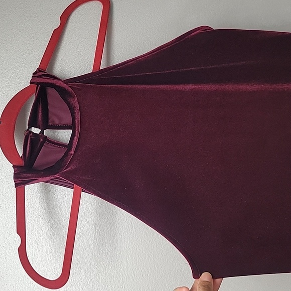 GREEN ENVELOPE Los Angeles Women's Maroon Velvet Sleeveless Mini Dress size XS - Picture 3 of 6